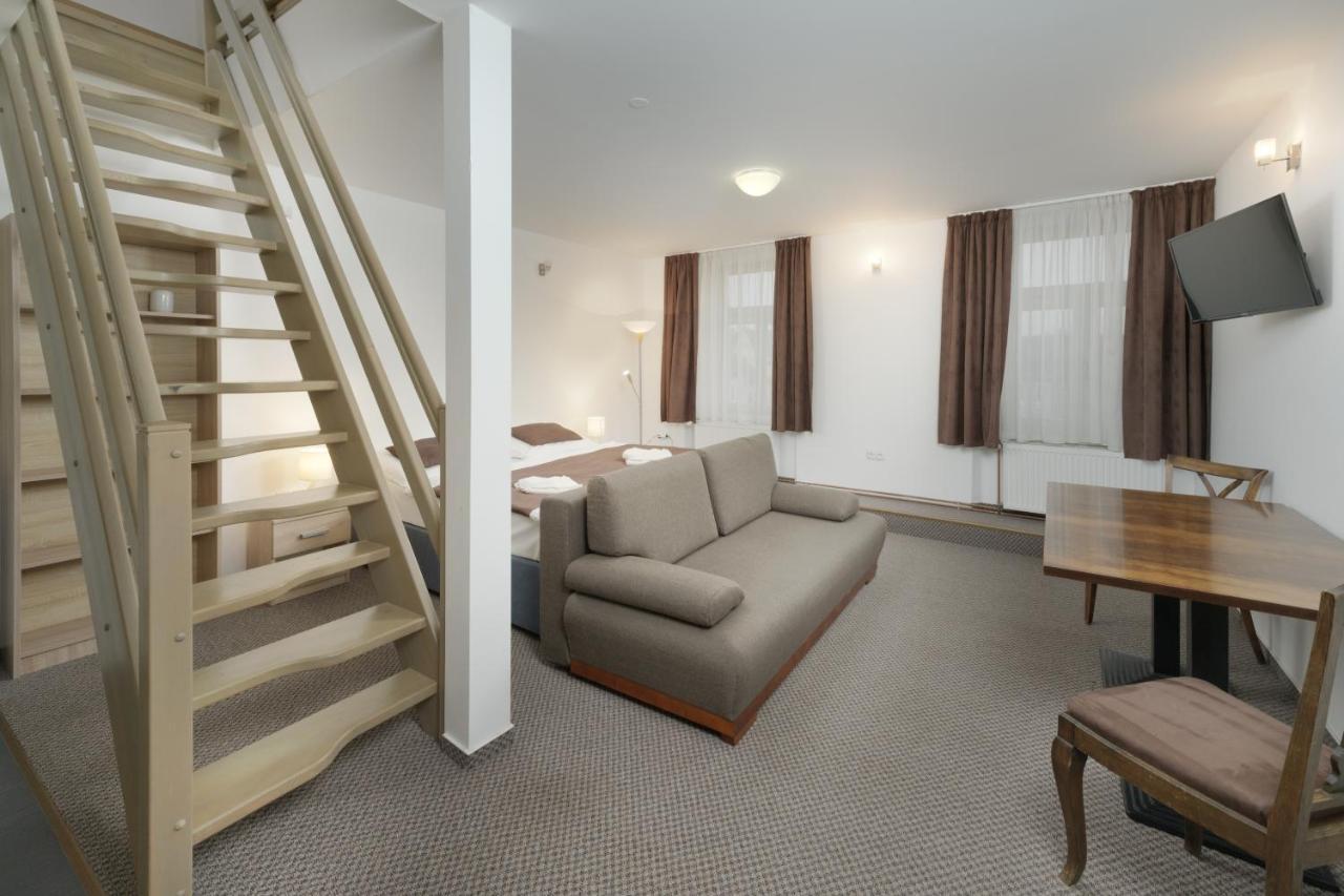 Hotel Na Stare Poste ยีเลมนิเซ ภายนอก รูปภาพ